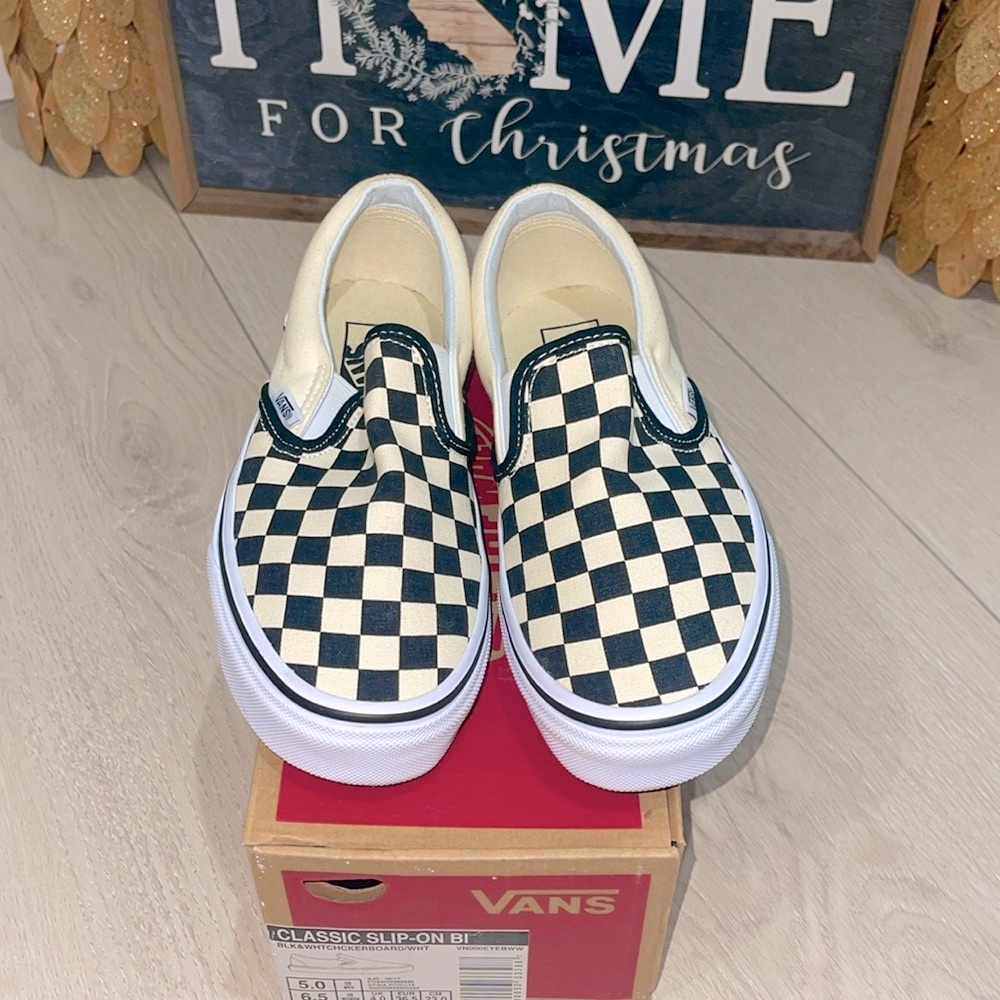 New Classic Slip-On Bi Black and White Sz 6.5